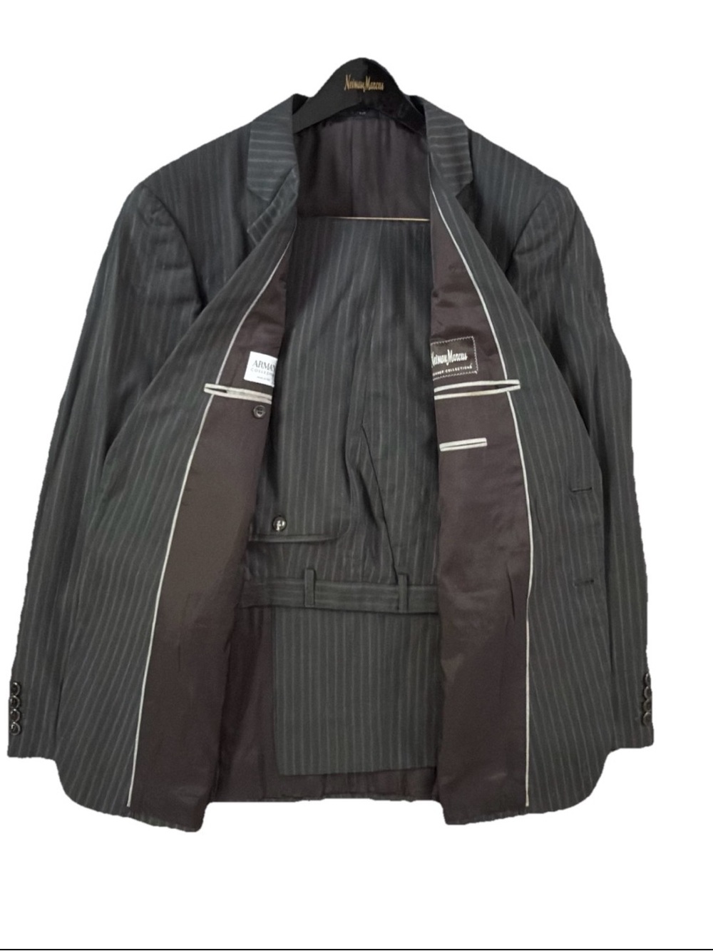 Armani Collezioni  44R Suit Charcoal Gray Pinstripe Wool Made in Italy